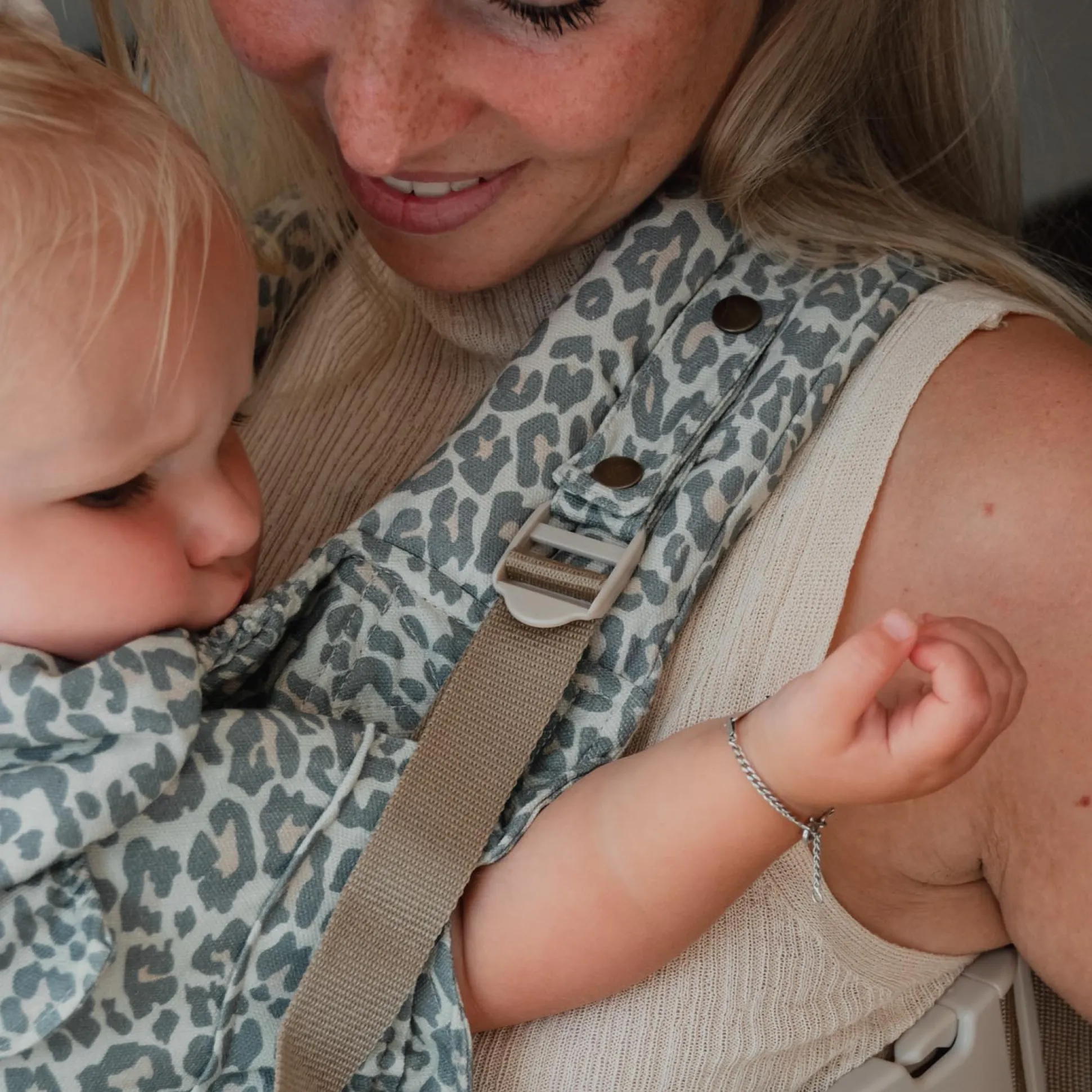 ByKay Click Carrier Deluxe Sand Leopard