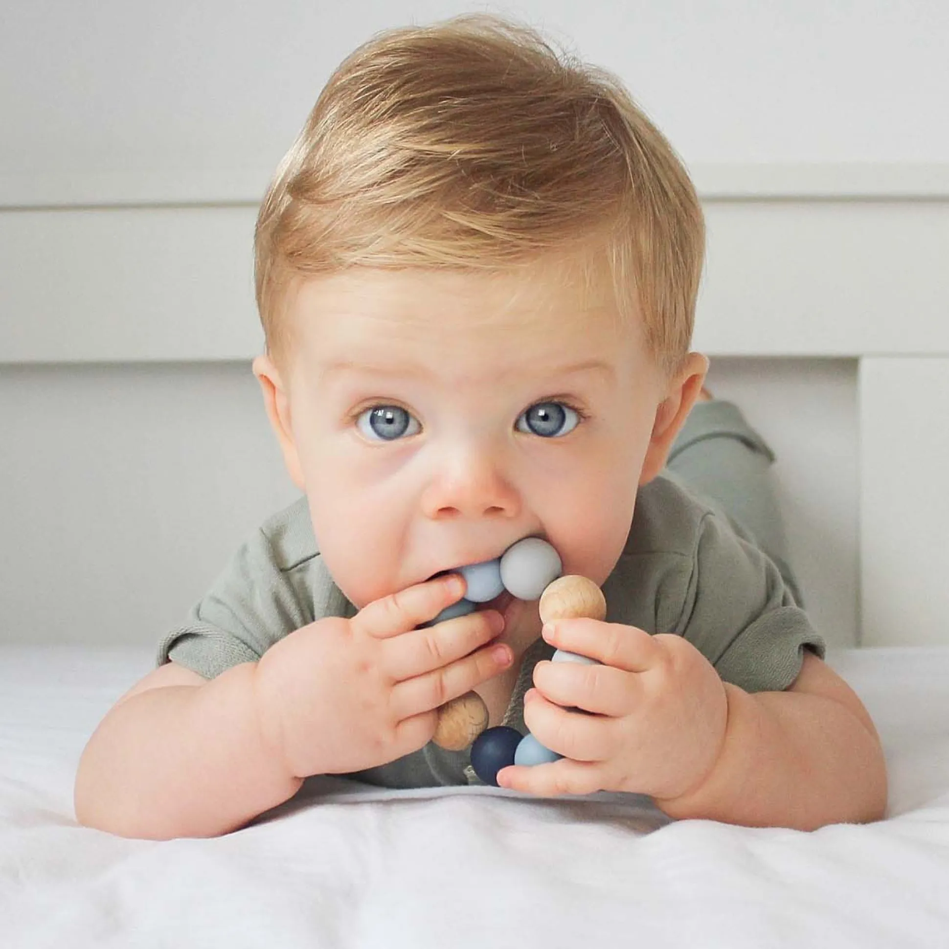 Chewies & More basic ombre bijtspeeltje blauw