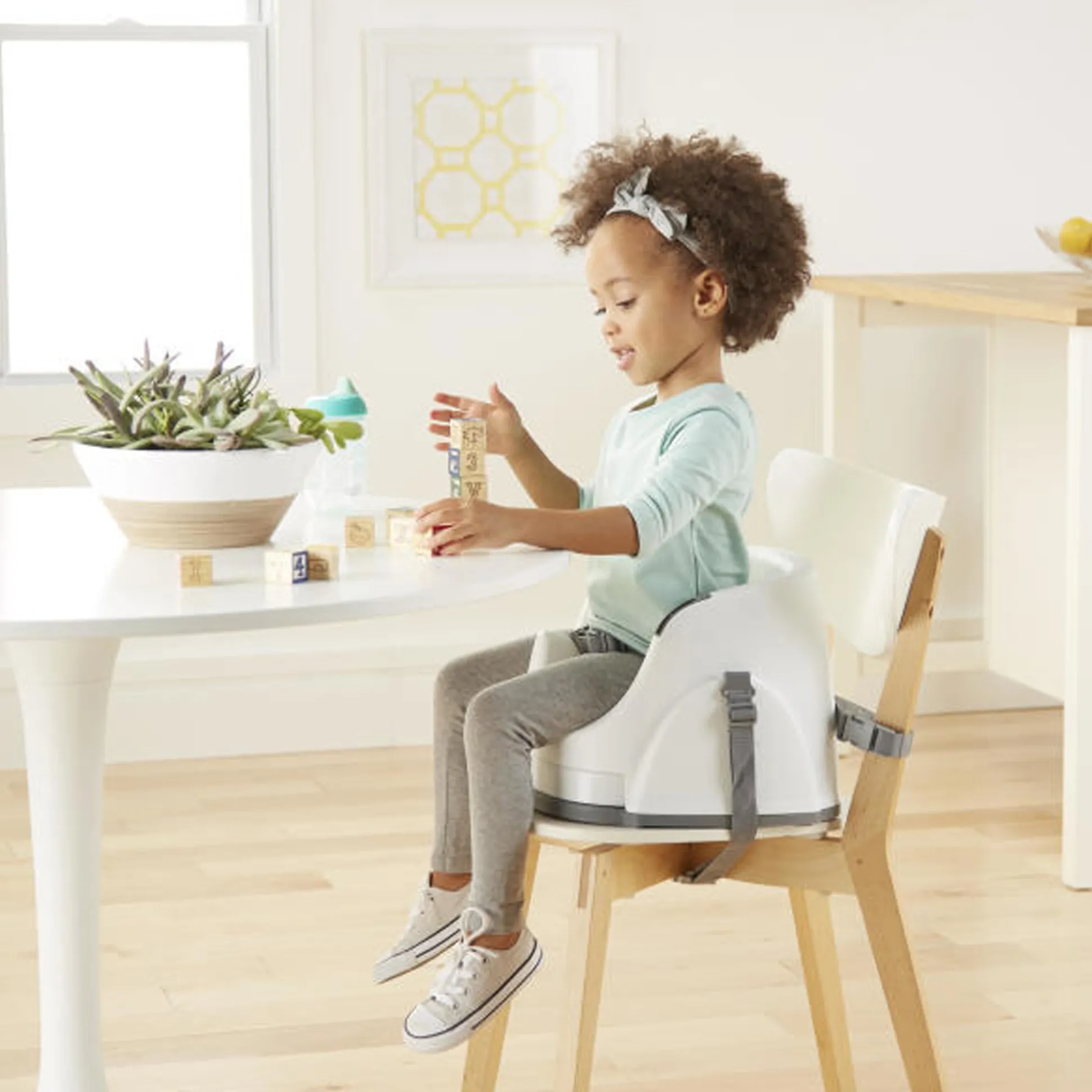 Ingenuity babybase 2-in-1 stoelverhoger Darkgrey