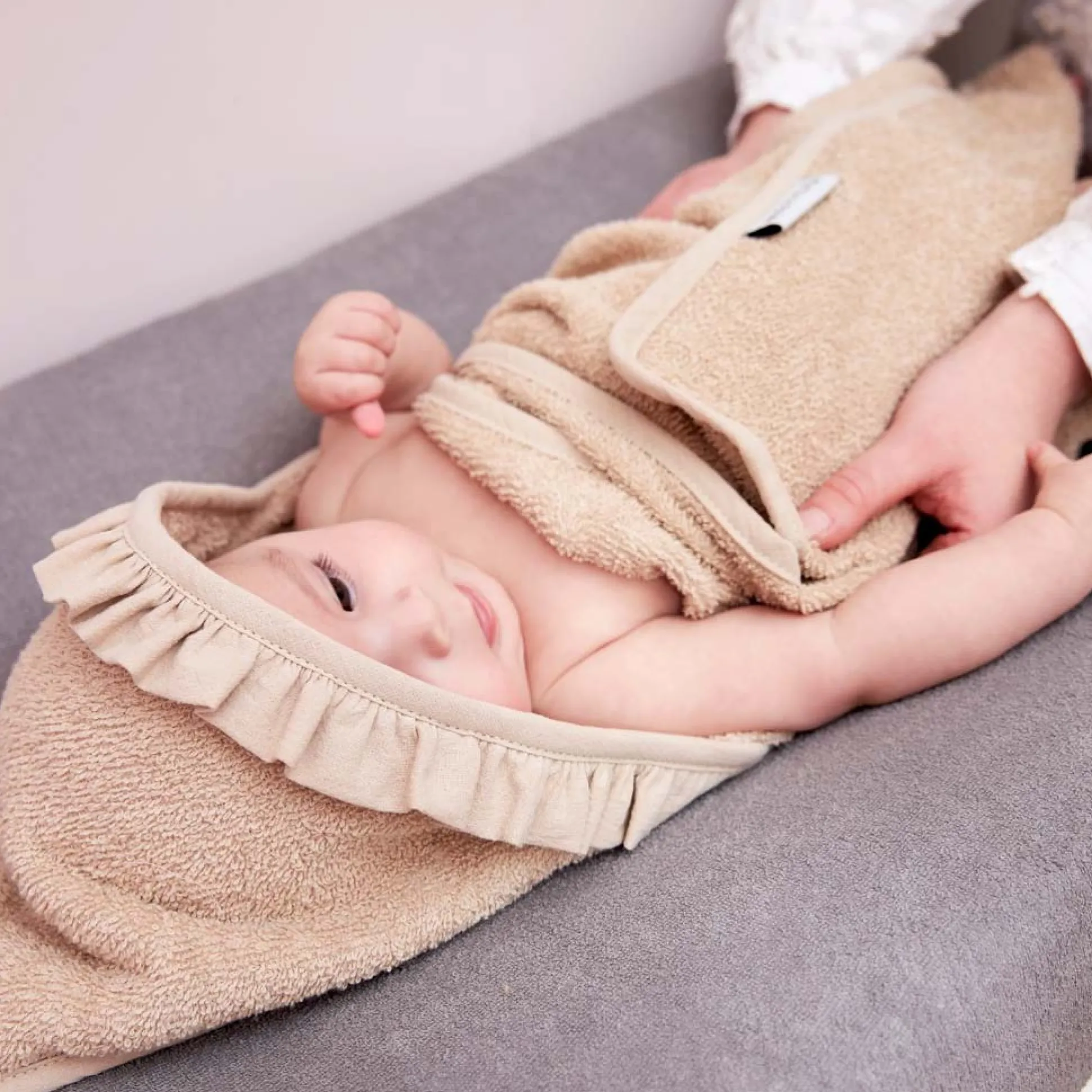 Meyco badcape ruffle beige