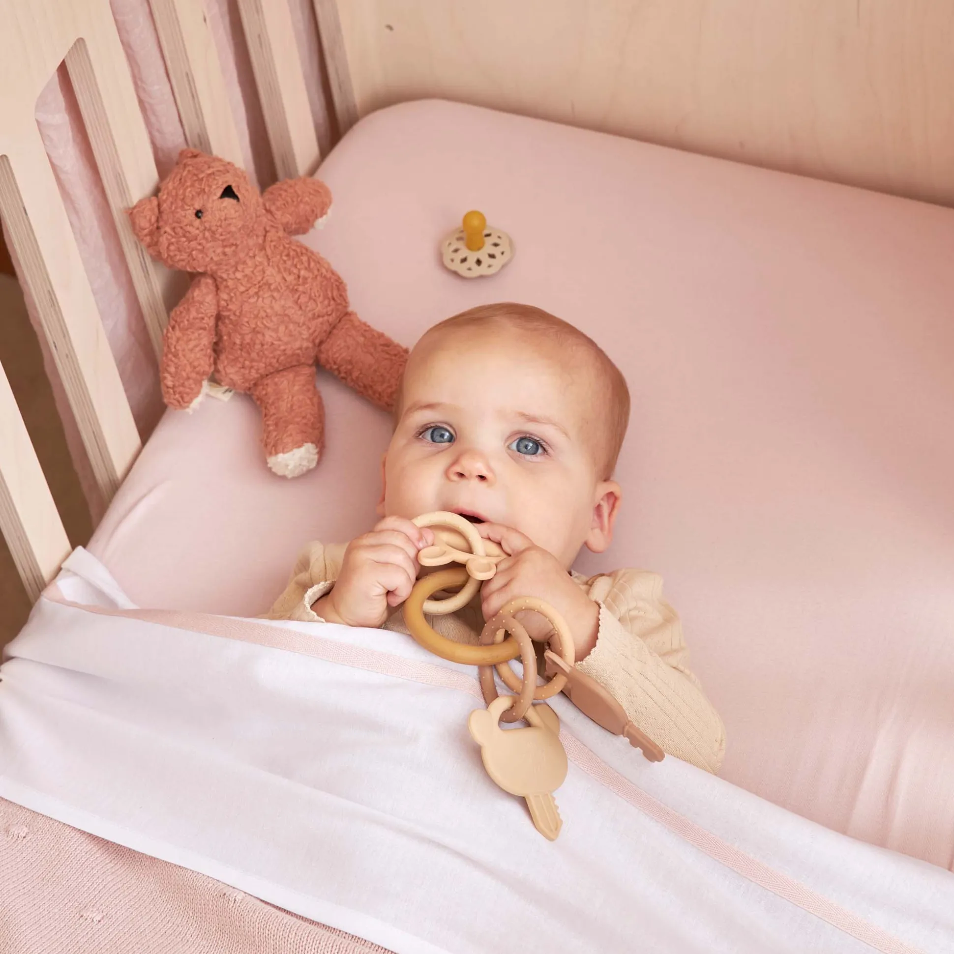 Meyco ledikanthoeslaken roze