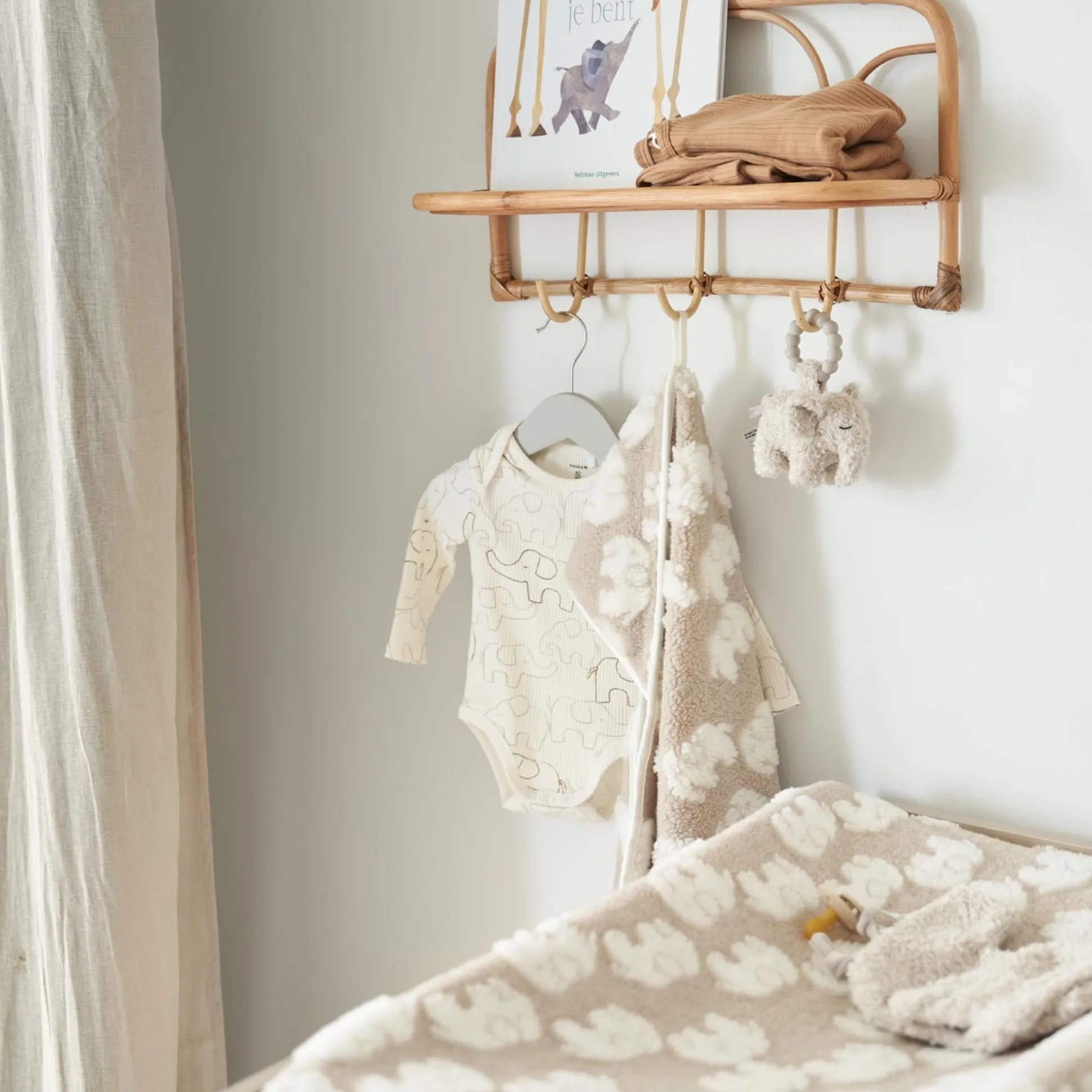 Prénatal aankleedkussenhoes olifant taupe