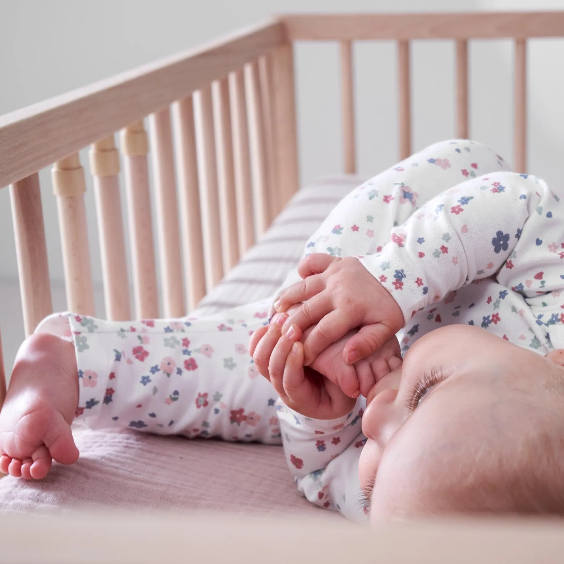 Prénatal baby pyjama bloem wit