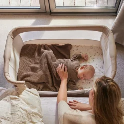 Prénatal co-sleeper Steffi Beigebrown