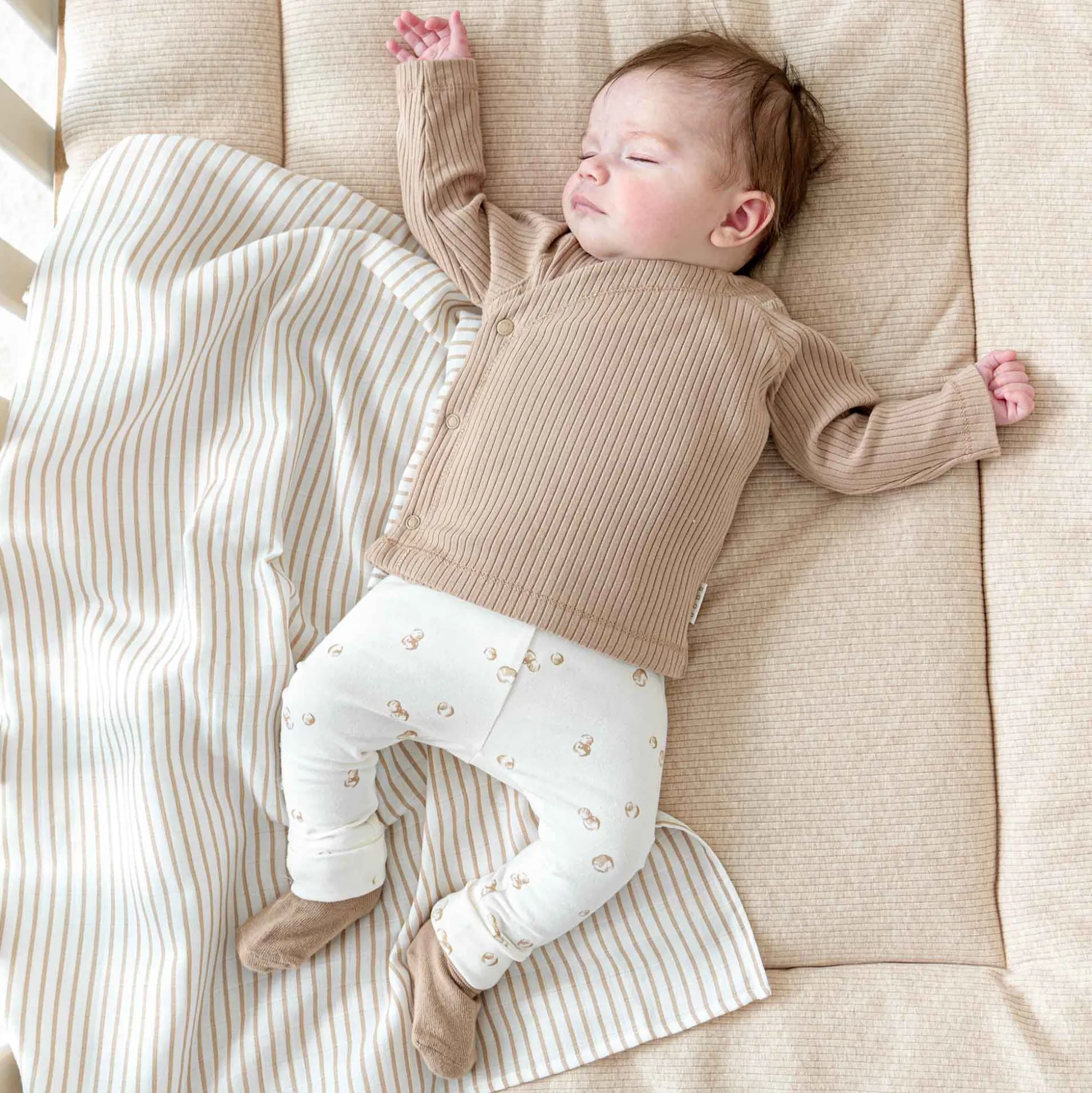 Prénatal newborn broek all over print beige