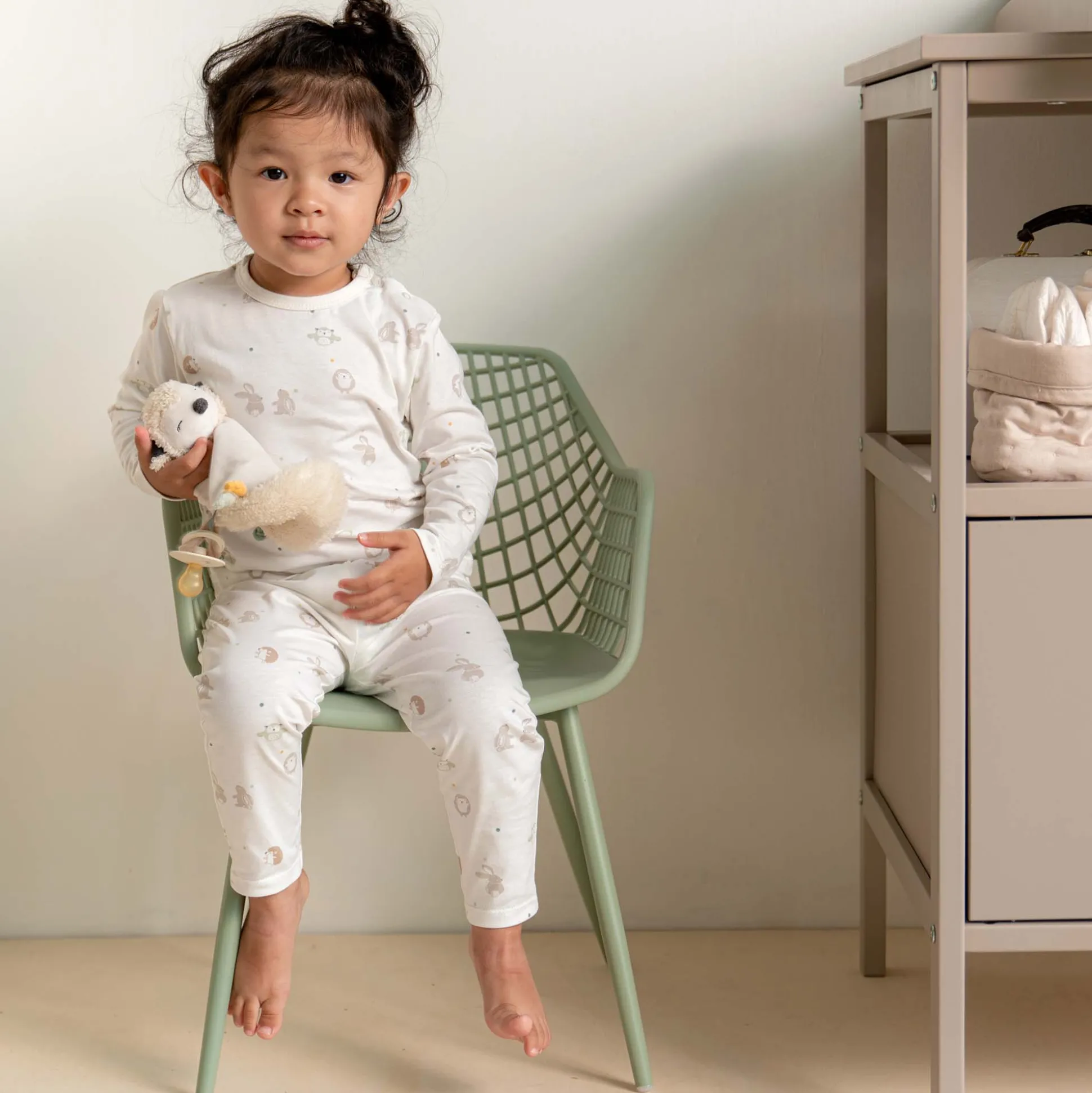 Prénatal peuter pyjama Kleine Vriendjes wit