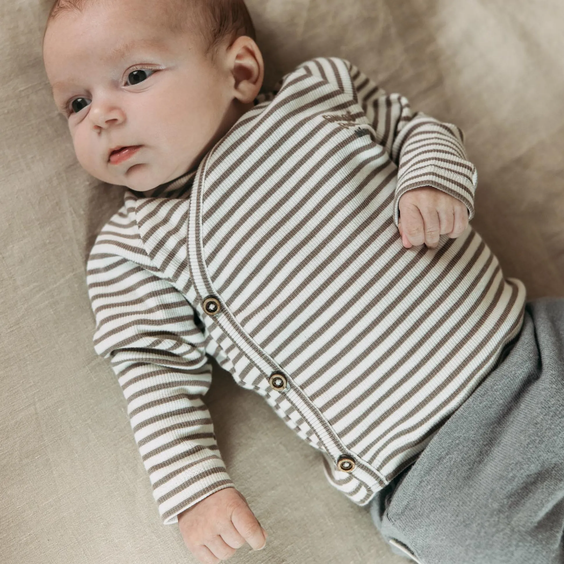 Sweet Petit Mini overslagshirt rib lange mouwen strepen bruin